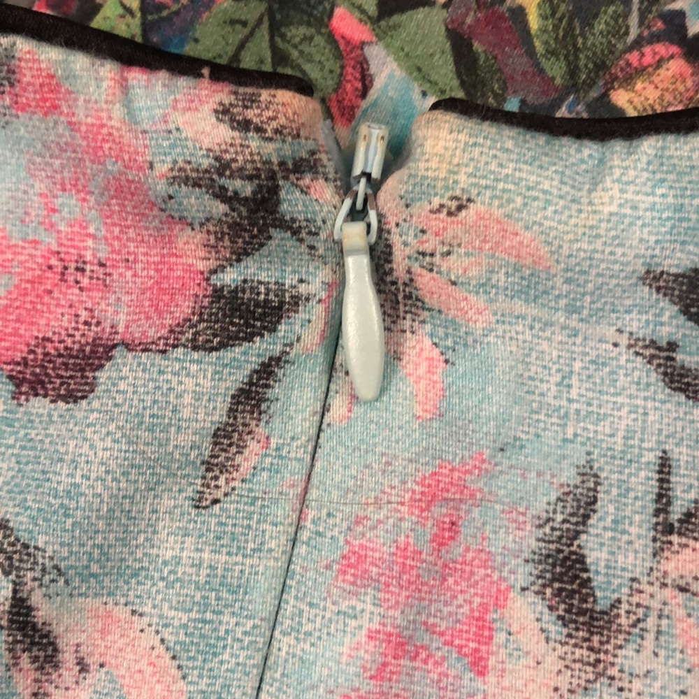 Tristan 1 Dress Floral light blue multi Cutout split hem Excellent Condition - Picture 8 of 8